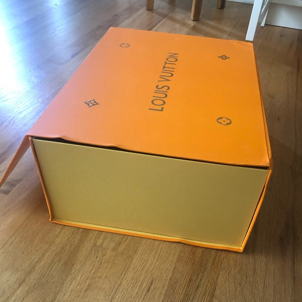 LV Holiday box